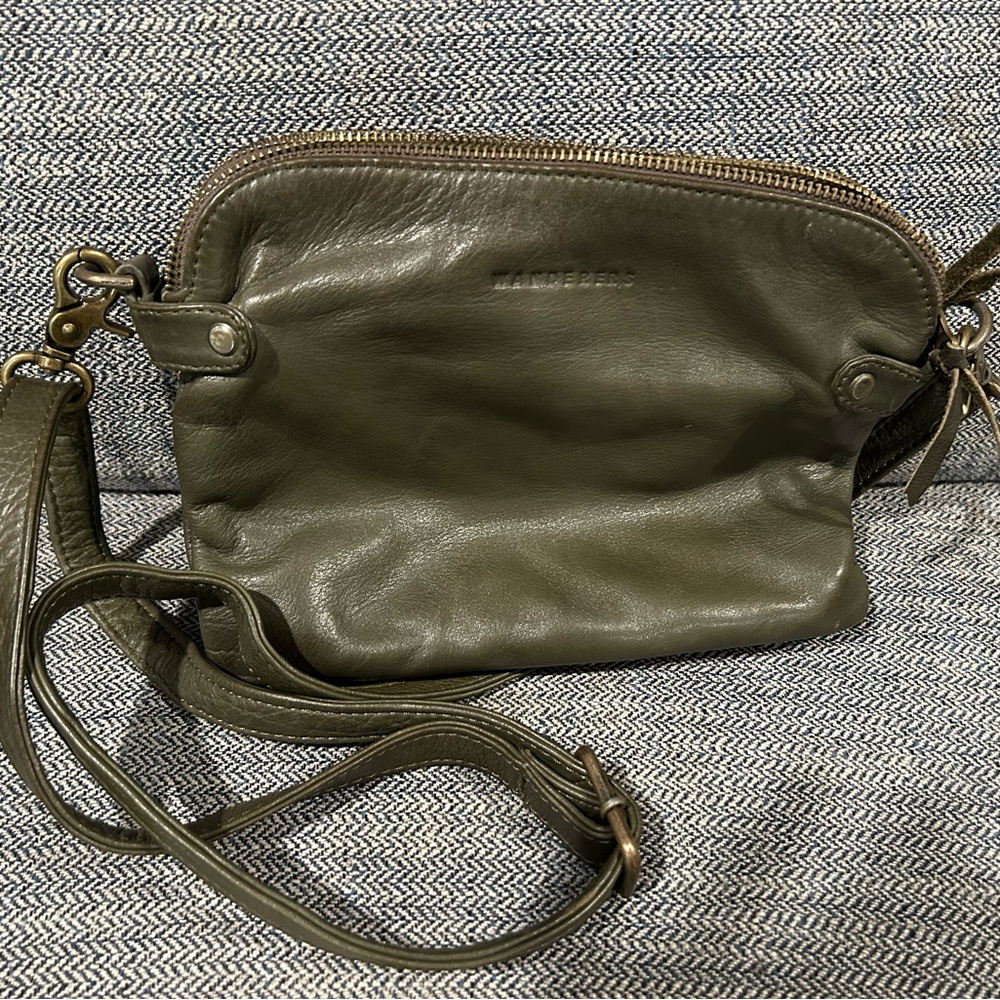 Wanderers Travel Co The Venetian Passport bag in olive color - Picture 2 of 7